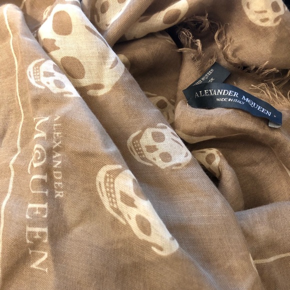 Alexander McQueen Brown Skull Print Scarf - Picture 5 of 5